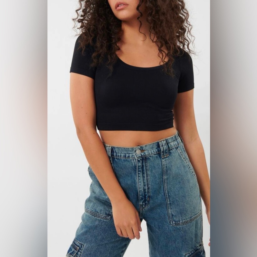 Stretchy Ribbed Crop Tee